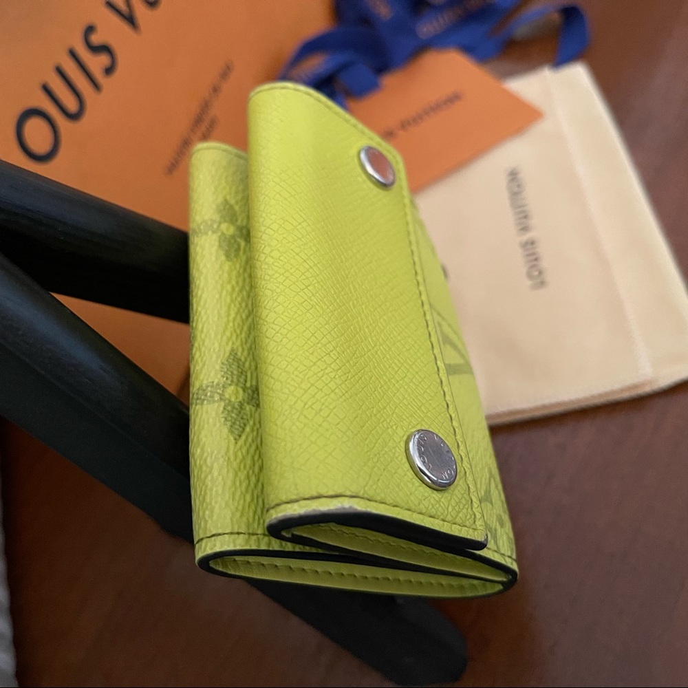 2019 Louis Vuitton Jaune Taigarama Discovery Mini Trifold Wallet - Picture 6 of 16